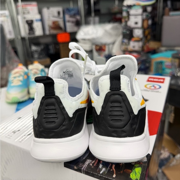 Nike Wmns Free TR 8 Laser No Box - Picture 3 of 4